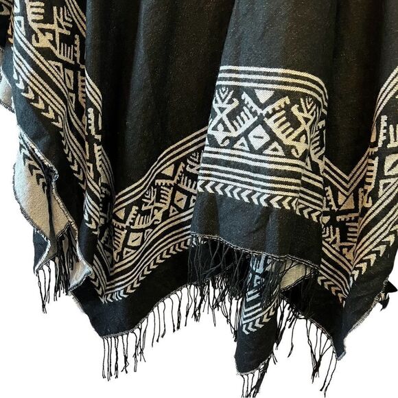 Grey & Cream Printed Fringe Bottom Soft Oversized Wrap Shall One Size - Picture 5 of 5